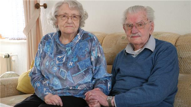 Ingrid und Alwin Süsens freuen sich vor allem, dass ihr Enkel zu ihrem kleinen Fest kommt.