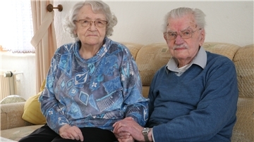 Ingrid und Alwin Süsens freuen sich vor allem, dass ihr Enkel zu ihrem kleinen Fest kommt.