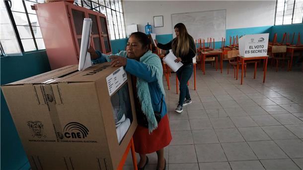 Präsidentenwahl in Ecuador: Stichwahl im Oktober? Inmitten eines Amtsenthebungsverfahrens gegen ihn hatte Präsident Lasso im Mai das Parlament aufgelöst. Für den Zeit der Legislaturperiode bis 2025 müssen nun der Präsident und die Abgeordneten der Nationalversammlung neu gewählt werden.