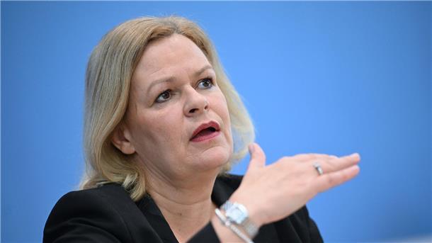 Innenministerin Nancy Faeser betont, klar sei für sie: „Wer sich nicht an die Regeln hält, muss gehen.“