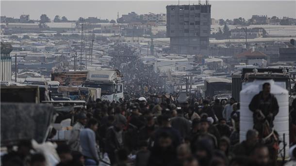 Ägypten plant Pufferzone: Platz für 100.000 Palästinenser Innerhalb des Gazastreifens vertriebene Palästinenser in der Nähe der Grenze zu Ägypten.