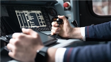 Bahn stellt rund 5.200 Azubis ein Insbesondere im operativen Bereich sucht die Bahn weiterhin Personal - und stellt nun trotz Krise Tausende Auszubildende ein. (Archivbild)