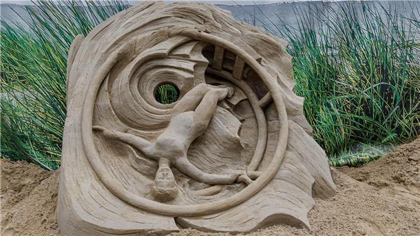 Magische Welt aus Sand Insgesamt gibt es über 100 Skulpturen, gestaltet von Künstlern aus 16 verschiedenen Ländern.
