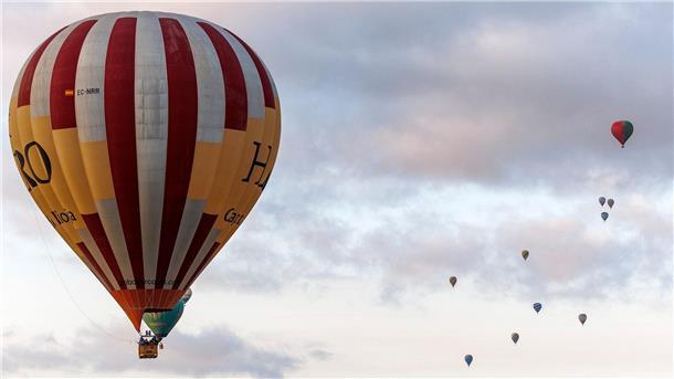 Die Magie der Ballons Insgesamt nehmen 26 Piloten an dieser Veranstaltung teil.