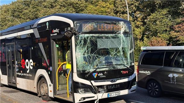 Insgesamt wurden bei dem Unfall zwölf Menschen verletzt. 