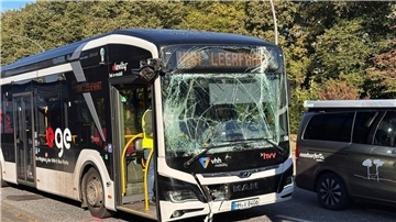 Insgesamt wurden bei dem Unfall zwölf Menschen verletzt. 