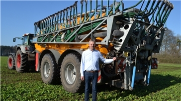 Investitionen in moderne Düngetechnik zahlen sich jetzt aus. Davon ist Jan Heusmann, Vorsitzender des Landvolks Wesermünde, überzeugt.