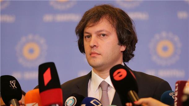 Georgien hat neuen Ministerpräsidenten Irakli Kobachidse war bislang Vorsitzender der Regierungspartei Georgischer Traum. Seine Nominierung als Regierungschef geht auf den Oligarchen Bidsina Iwanischwili zurück.