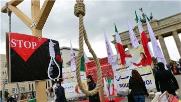 Iraner in Berlin protestieren gegen die Anwendung der Todesstrafe in ihrem Heimatland (Archivbild).