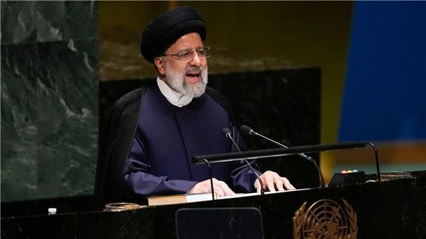 Irans Präsident verteidigt heimisches Atomprogramm Irans Präsident Ebrahim Raisi spricht bei der 78. Sitzung der Generalversammlung der Vereinten Nationen im UN-Hauptquartier.