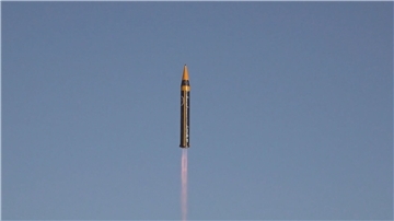 Irans Streitkräfte haben eine neue Mittelstreckenrakete vorgestellt.
