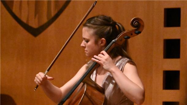 Irena Josifoska, Violoncello