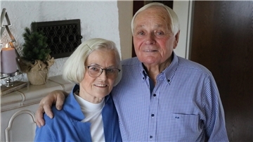 Irmtraud und Karl Leimbach kennen sich schon fast ihr ganzes Leben lang. Bevor die beiden im Jahr 1963 heirateten, waren sie bereits fünf Jahre lang ein Paar.