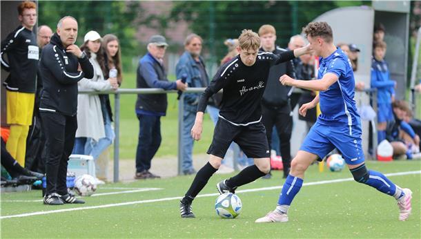 A-Junioren der JSG Nordenham/Abbehausen mit Trainer Ismail Tosun