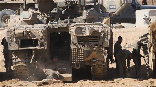 Israels Armee wirft Hamas Verstoß gegen Waffenruhe vor Israelische Soldaten an der Grenze zum Gazastreifen. (Archivbild)