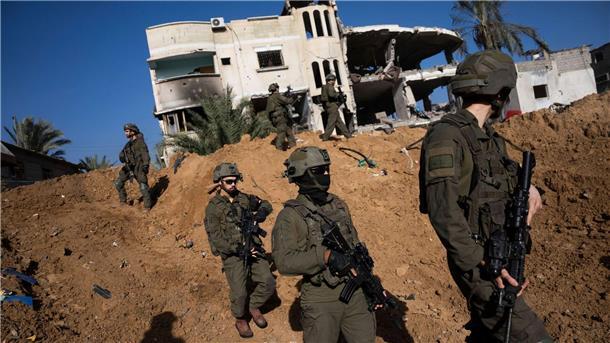 Israels Armee: Dutzende Terroristen im Gazastreifen getötet Israelische Soldaten bei einer Bodenoperation im Gazastreifen.