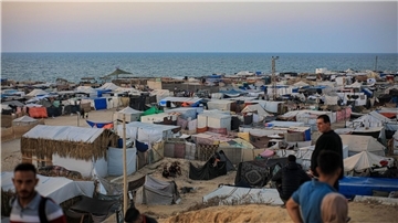 Israels Armee hat die jetzt schon überfüllte Zeltstadt Al-Mawasi zum Zufluchtsort für die Zivilisten der Stadt Gaza erklärt. (Archivbild) 