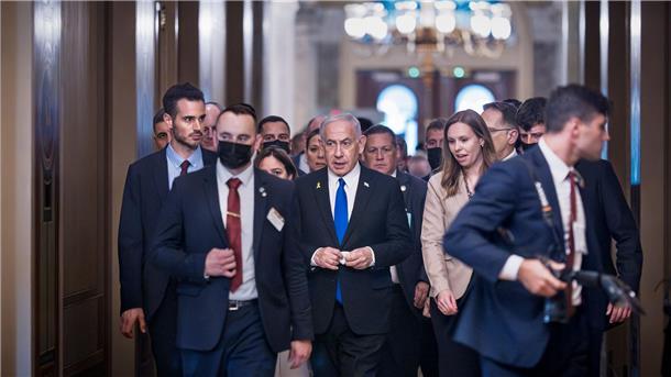 EU: Israel akzeptiert mehr Hilfe für Gazastreifen Israels Regierungschef Netanjahu ist derzeit in den USA.