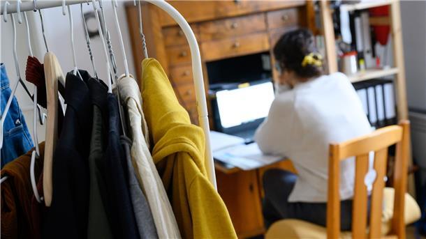 Ist das Ausräumen der Spülmaschine im Homeoffice erlaubt?