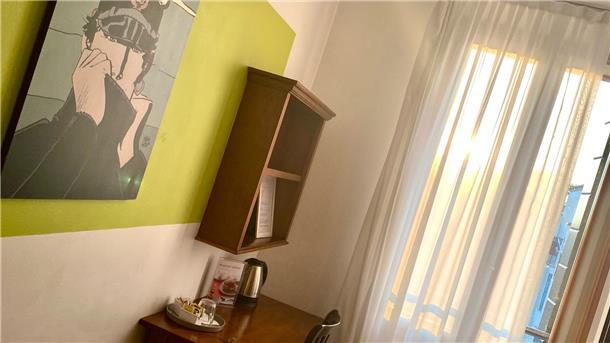 Venedig, der Käpt‘n, die Casa und wie mich Lale Andersen aus der Fassung bringt Zufall oder Fügung: Im kleinen Hotelzimmer mitten in Venedigs Altstadt hängt als einziger Wandschmuck das Acrylbild eines unverkennbar nordischen Käpt'ns!