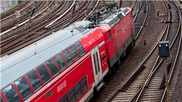 Ist der Zug für das 49-Euro-Ticket schon abgefahren? Die Kommunen fordern zur Umsetzung des Tickets mehr Geld von Bund und Ländern.