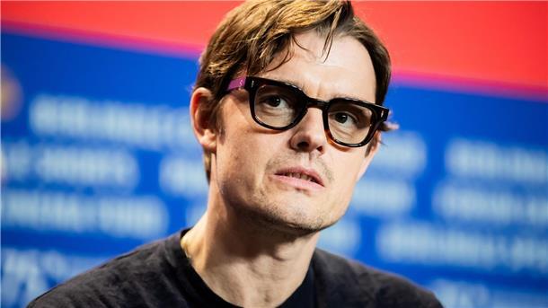 „Islands“: Düsterer Inselthriller unter gleißender Sonne Ist für „Islands“ als bester Hauptdarsteller nominiert: Sam Riley. (Archivbild)