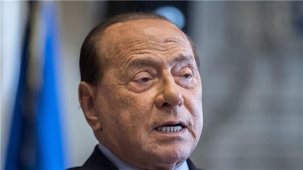 Berlusconi wegen chronischer Leukämie in Klinik Italiens ehemaliger Ministerpräsient Silvio Berlusconi - hier zu sehen auf einem Foto aus dem Jahr 2019 - ist seit Jahren gesundheitlich angeschlagen.