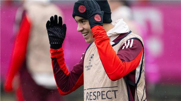 Playoff-Hammer oder Wunder? Kompany plant mit Neuer Jamal Musiala war im Gegensatz zu Manuel Neuer beim Training dabei.