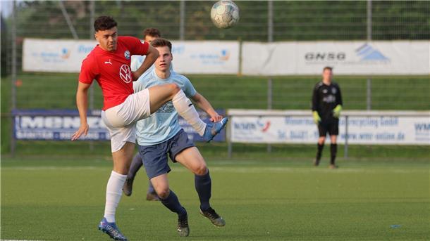 Jan Luca Hedemann vom 1. FC Nordenham in der Fußball-Kreisliga