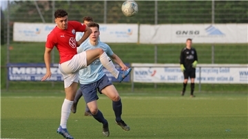 Jan Luca Hedemann vom 1. FC Nordenham in der Fußball-Kreisliga