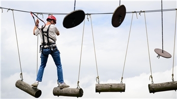 Jan-Lucas Maier-Luft klettert im Kletterpark Höhenwegarena.