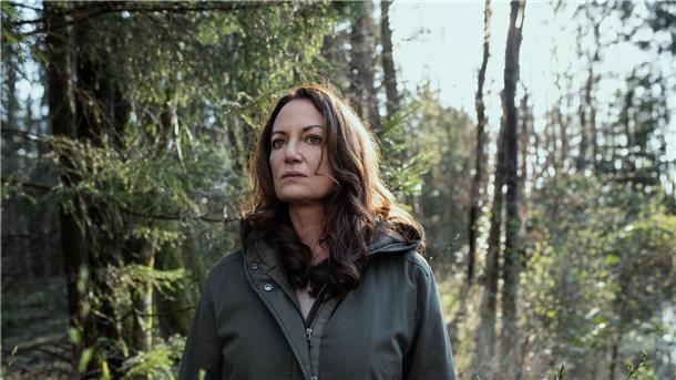 Wegen Handball - ZDF kramt alten Natalia-Wörner-Krimi heraus Jana (Natalia Wörner) findet im Wald den Laptop einer Ermordeten.