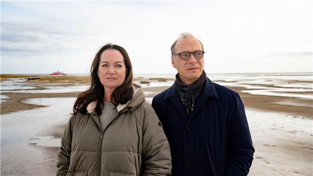 Natalia Wörner ermittelt „Unter anderen Umständen“ Jana Winter (Natalia Wörner) und Arne Brauner (Martin Brambach) ermitteln in „Unter anderen Umständen - Dämonen“.