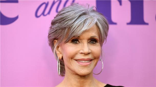 Mit 85 auf Demos und Drehs - Jane Fonda kämpft weiter Jane Fonda feiert ihren 85. Geburtstag.