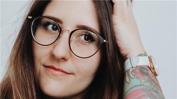 Es ist das Gesicht von Janine Arslan zu sehen, die sich mit ihrer Agentur Bold & People in diesem Jahr selbstständig gemacht hat. 