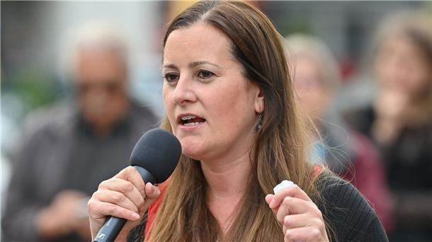 Janine Wissler (Die Linke) spricht.