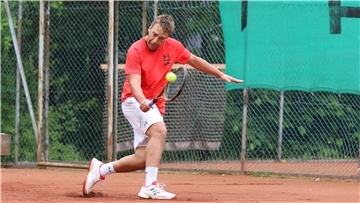 Jannik Schultze spielt beim TK Nordenham Tennis