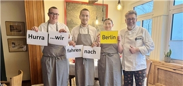 Jarek Sehlmeyer (von links), Kevin Lelleck, Mariella Opitz und Claus Peter freuen sich auf ihre Dienstfahrt zur „Grünen Woche“.