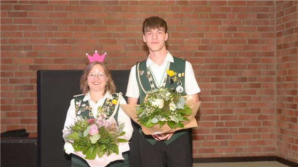 Jasmin Engelke ist die neue Vizekönigin des Schützenvereins Hönau-Lindorf. Zum Junioren-Vizekönig wurde Elian Stabel gekrönt.