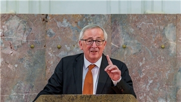 Jean-Claude Juncker, Laudator und ehemaliger Präsident der Europäischen Kommission, warnt die EVP vor einer Zusammenarbeit mit Giorgia Meloni - dies käme einer Verharmlosung der extremen Rechten gleich.