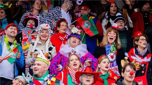 Karneval - Narren drehen nach Corona wieder auf Jecken ohne Einschränkungen: In diesem Jahr dürfen Karnevalisten wieder ganz normal schunkeln.