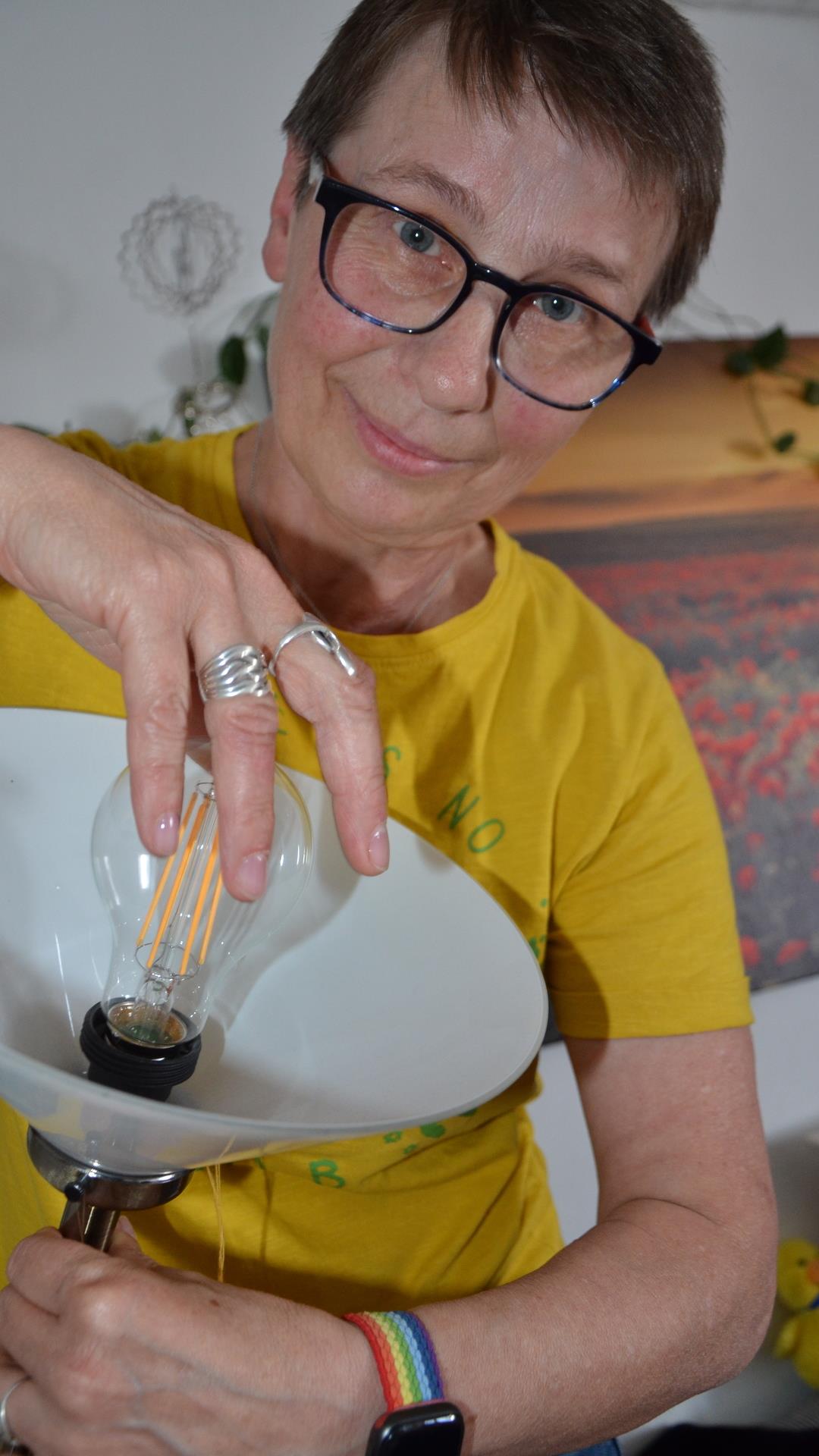 Stromspar-Checkerin verrät: So lässt sich der Verbrauch reduzieren Jedes Leuchtmittel in Luisa Wendel-Neues Wohnung ist ein Energiesparmodell.