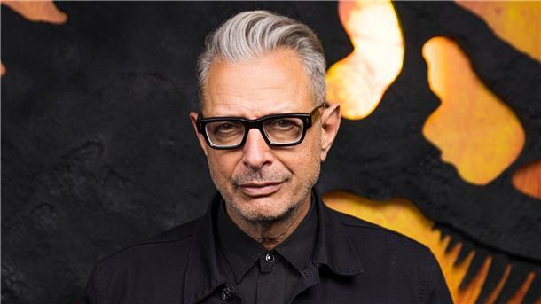 „Jurassic Park“, „Independence Day“: Jeff Goldblum wird 70 Jeff Goldblum, Schauspieler aus den USA, während eines Fototermins, um den Film „Jurassic World Dominion“ auf dem Gelände der Universal Studios in Los Angeles zu bewerben.