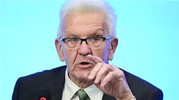 Jemandem in der Debatte um den Erfolg der AfD zum „Hauptfeind oder Hauptschuldigen“ zu erklären, findet Baden-Württembergs Ministerpräsident Winfried Kretschmann (Grüne) unverantwortlich.