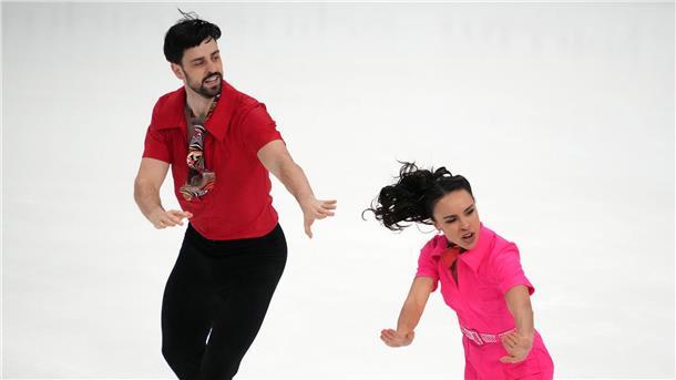 Deutsches Eistanz-Paar verpasst Top Ten bei EM Jennifer Janse van Rensburg und Benjamin Steffan belegen in der Eistanz-Entscheidung den elften Platz.