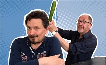 Jens Schönig (links) ist seinem Kontrahenten Detlef Glückselig nur noch um eine Gurkenlänge voraus.
