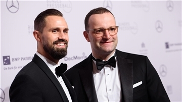 Jens Spahn (r.) und sein Ehepartner Daniel Funke im November 2018 beim 67. Bundespresseball im Hotel Adlon.