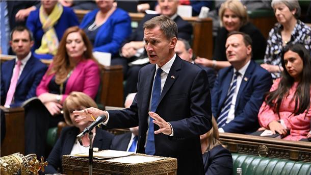 Britische Firmen fürchten Energiepreisexplosion  Jeremy Hunt ist der neue Finanzminister von Großbritannien.