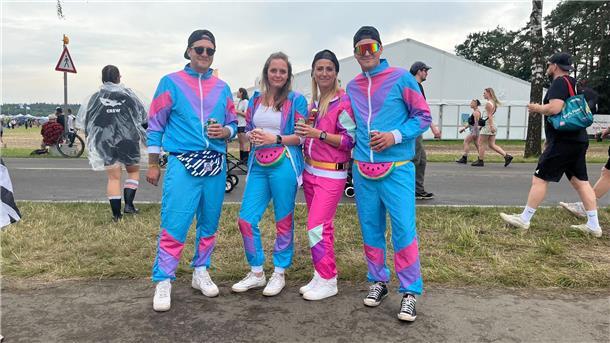 Das sind die besten Kostüme auf dem Hurricane-Festival 2024 Jerry, Jasmin, Kim und Hendrik ziehen ihre Kostüme öfter mal an.