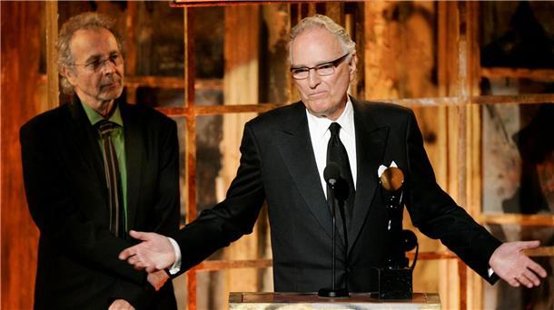 Legendärer Musikproduzent Jerry Moss gestorben Jerry Moss (r) und Herb Alpert bei ihrer Aufnahme in die Rock and Roll Hall of Fame in New York.